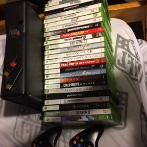 Xbox 360( 26 games) (2 controllers )(2 flash drive